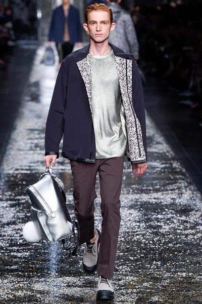 Look 15